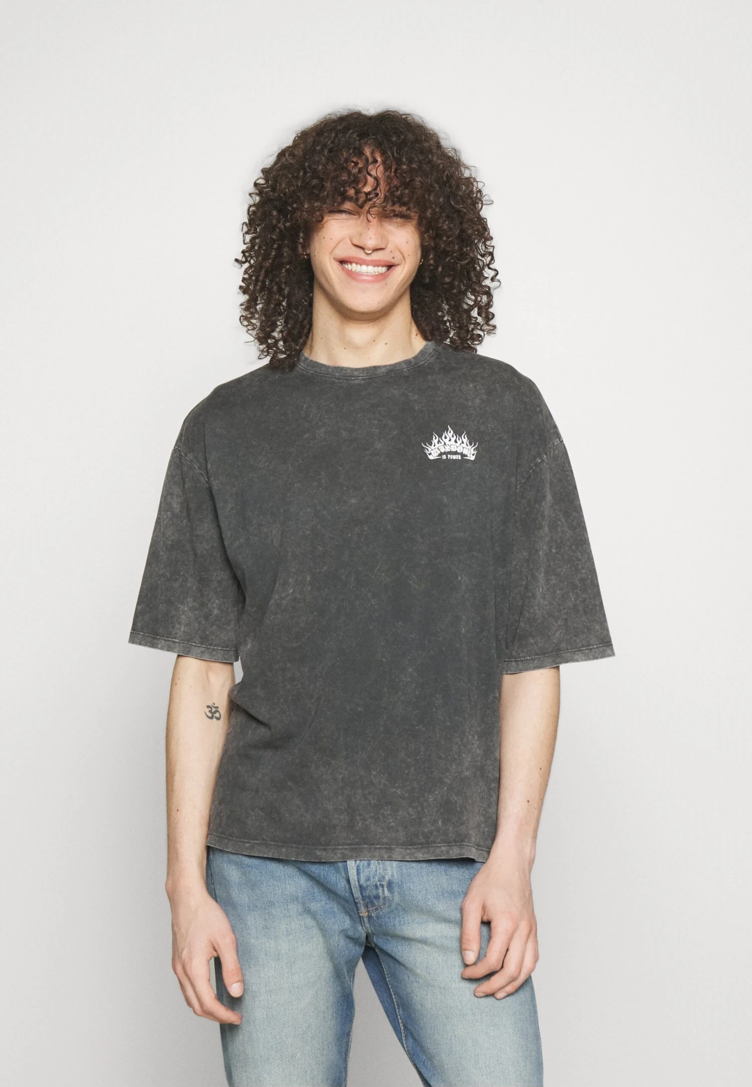 YOURTURN Skull Graphic Tee Unisex - Print T-Shirt - Mottled Black 5 YOURTURN Skull Graphic Tee Unisex - Print T-Shirt - Mottled Black - Image 3