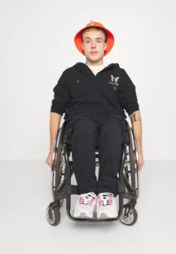 YOURTURN Tracksuit Bottoms - Black 16 YOURTURN Tracksuit Bottoms - Black -Yourturn Shop dcc609676a1046ed8151d1df240c131c