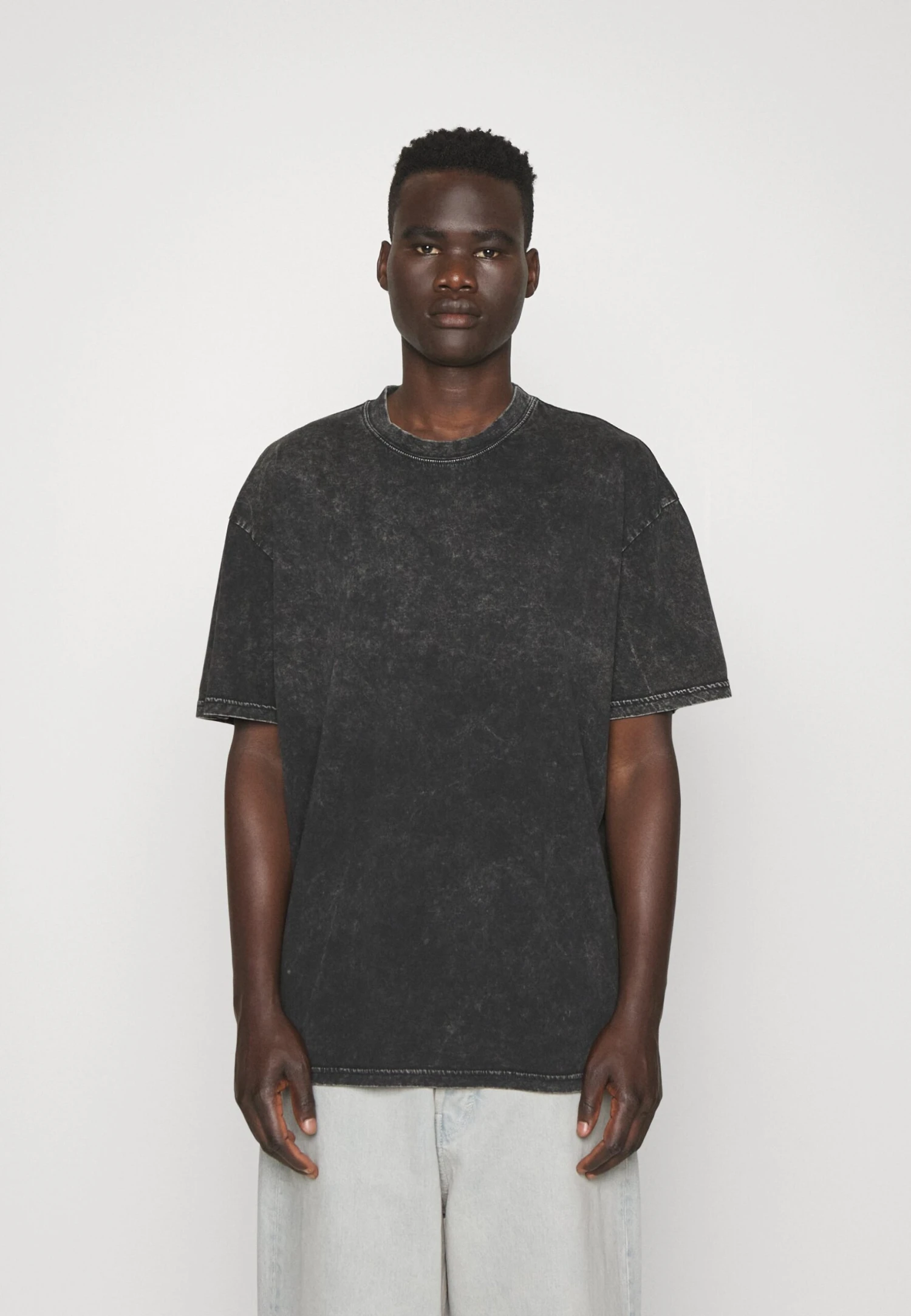 YOURTURN 2 Pack Unisex - Basic T-Shirt - Black/Olive 4 YOURTURN 2 Pack Unisex - Basic T-Shirt - Black/Olive - Image 2