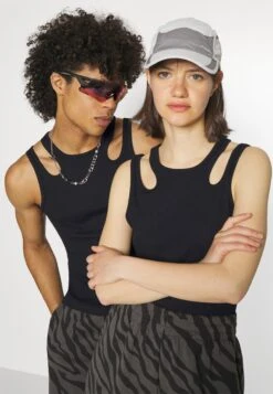 YOURTURN Unisex - Top - Black 11 YOURTURN Unisex - Top - Black -Yourturn Shop dd57cd40199b470682a01dd6f09fffe9