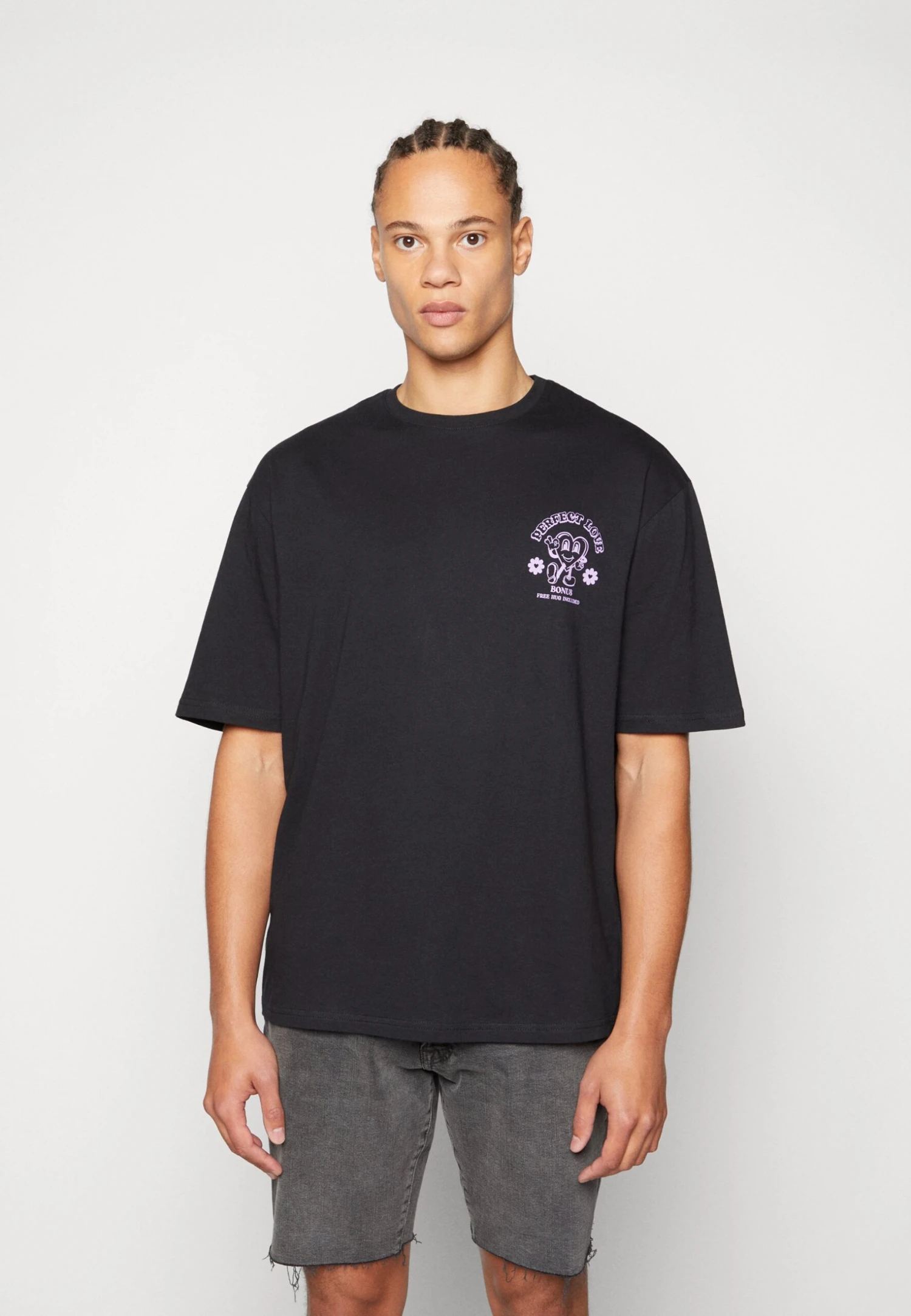 YOURTURN Heart Graphic Backprint Tee Unisex - Print T-Shirt - Black 5 YOURTURN Heart Graphic Backprint Tee Unisex - Print T-Shirt - Black - Image 3