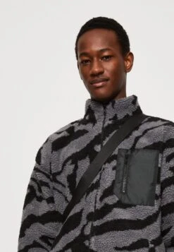 YOURTURN Unisex - Fleece Jacket - Grey 11 YOURTURN Unisex - Fleece Jacket - Grey -Yourturn Shop e4ac82e499054d1f8826090370324730