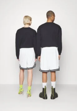 YOURTURN Unisex - Shorts - White 10 YOURTURN Unisex - Shorts - White -Yourturn Shop e54f457ef8e24e7c9a840a567120bedd