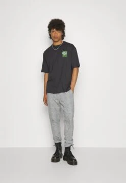 YOURTURN Snake Desire Tee Unisex - Print T-Shirt - Dark Grey 10 YOURTURN Snake Desire Tee Unisex - Print T-Shirt - Dark Grey -Yourturn Shop eaa1c0bf00d1404dadd7469f4951b9ea