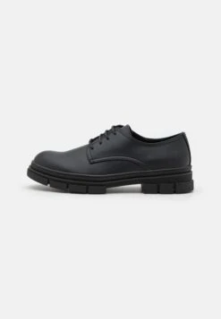 YOURTURN Lace-Ups - Black