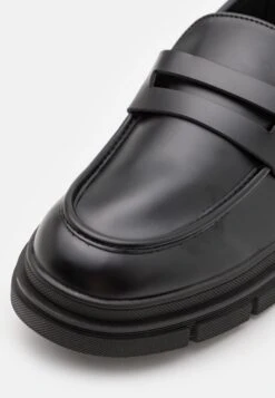 YOURTURN Slip-Ons - Black -Yourturn Shop fbe1d69ec73d424097583e846261fdbb