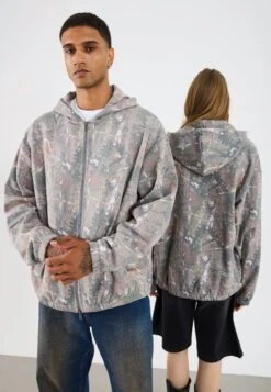 YOURTURN CAMO TEDDY UNISEX - Zip-up Sweatshirt - Camo Aop -Yourturn Shop fdb38a0fd3d949e8b147da6170356078