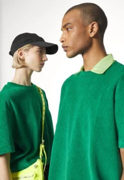 YOURTURN Unisex - Basic T-Shirt - Green -Yourturn Shop fe42032137b84feba7e6e68d933211ed