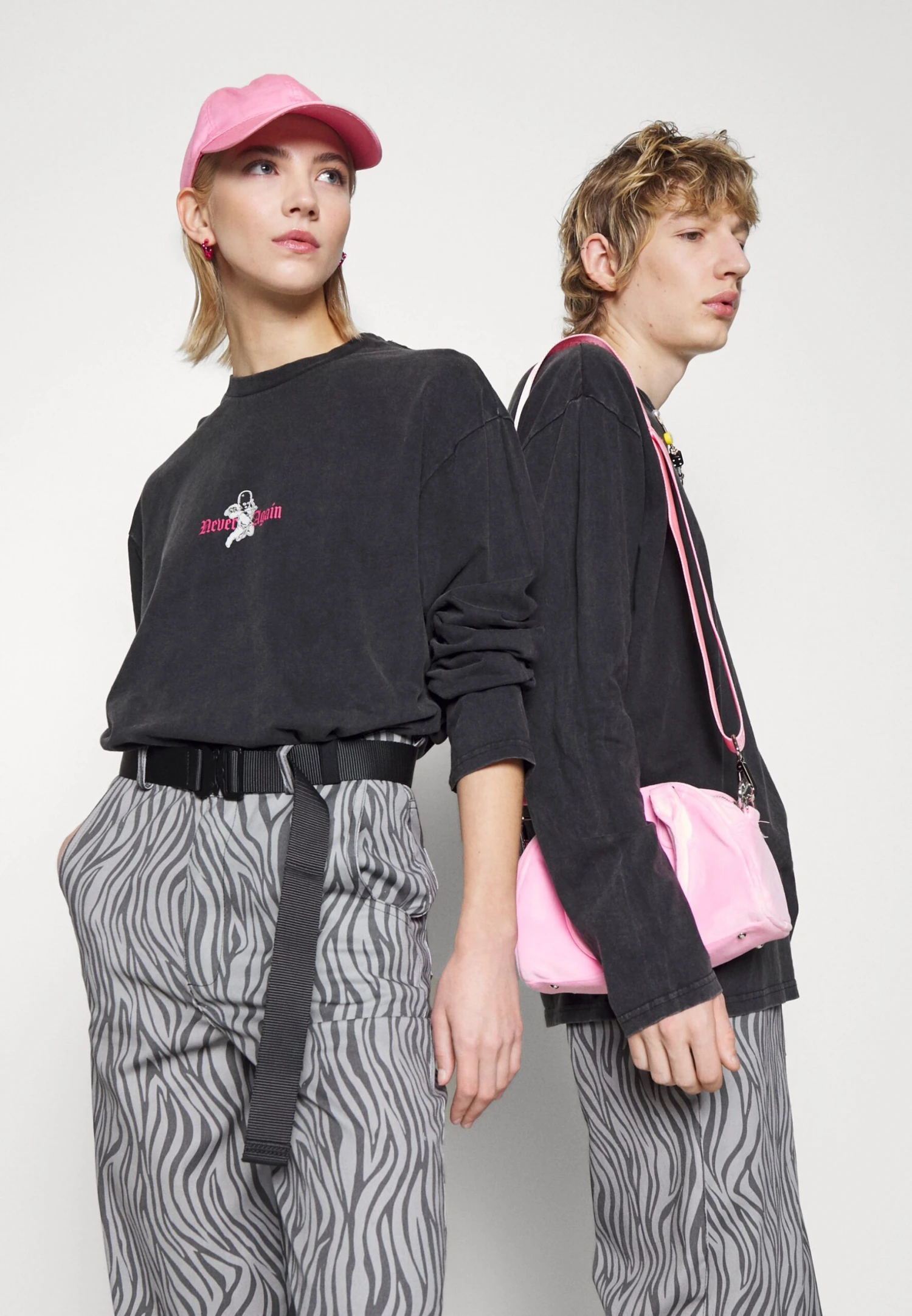 YOURTURN Sweatshirt - Black 6 YOURTURN Sweatshirt - Black - Image 4